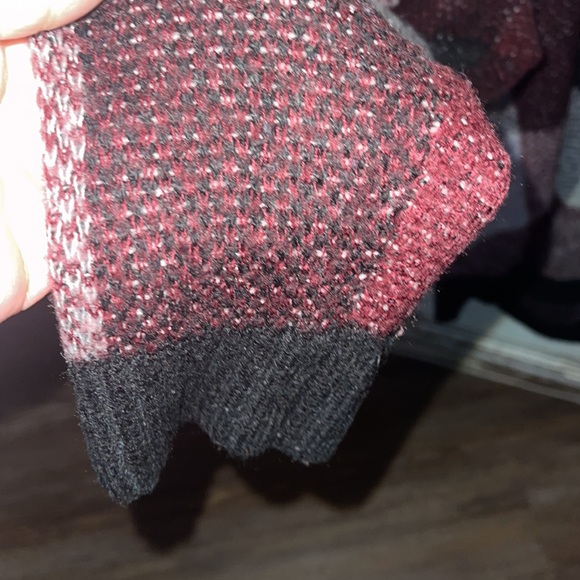 NWOT fashion to figure cold shoulder sweater burgundy black and white squares 3x - Picture 4 of 6